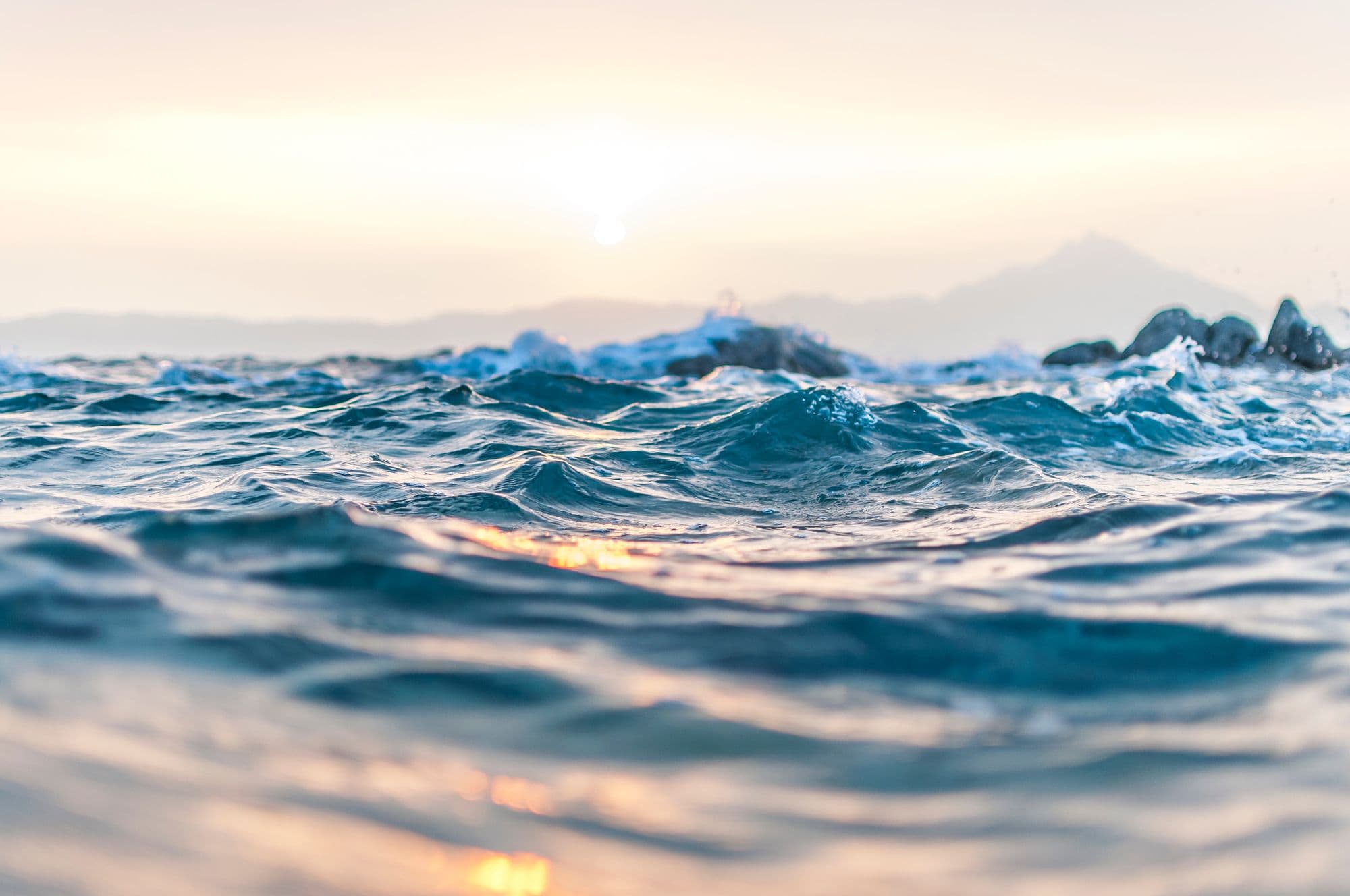 Gentle sea waves